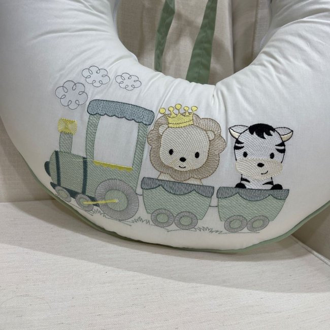 almofada-de-amamentacao-trenzinho-baby-200-fios-4501-67f96ea140cbf-medium.jpg