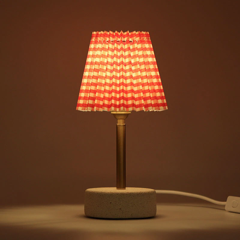 mini-lampe-plissada-xadrez-vermelho2-190b9eeda79b45d65617132124008629-1024-1024.webp